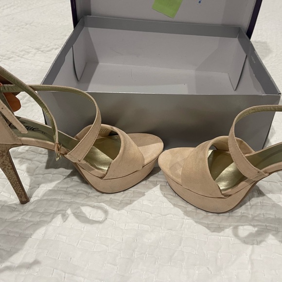 Fergie Footwear. New. Never worn. - Picture 5 of 10